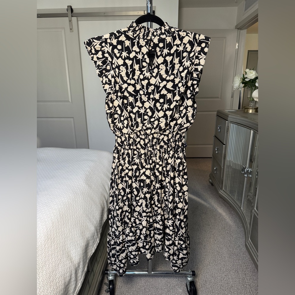 Saks Black and Cream Floral High-Low Ruffle Fit & Flare Knee Length Dress Medium - Picture 5 of 11